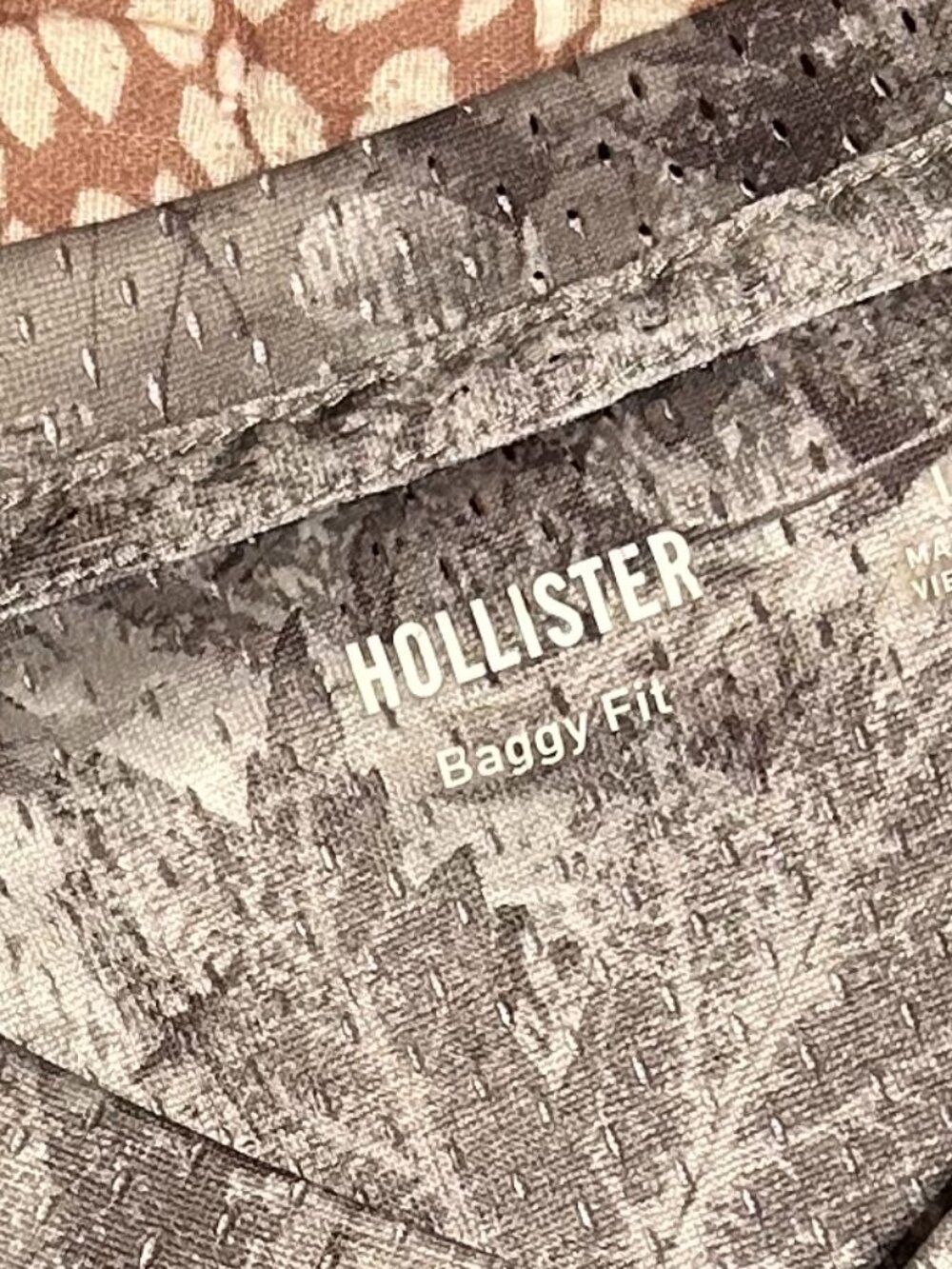 Hollister Camouflage Baggy Fit Jersey Size Large - Picture 3 of 3